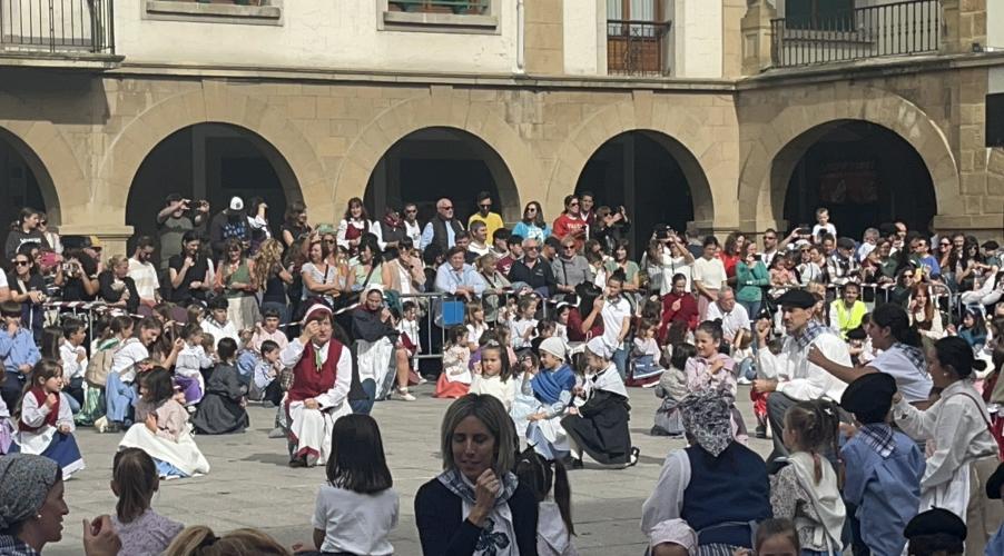 Karmelitak Amorebieta-Etxanok Zornotzako Euskal Jaia ospatu du aurten ere